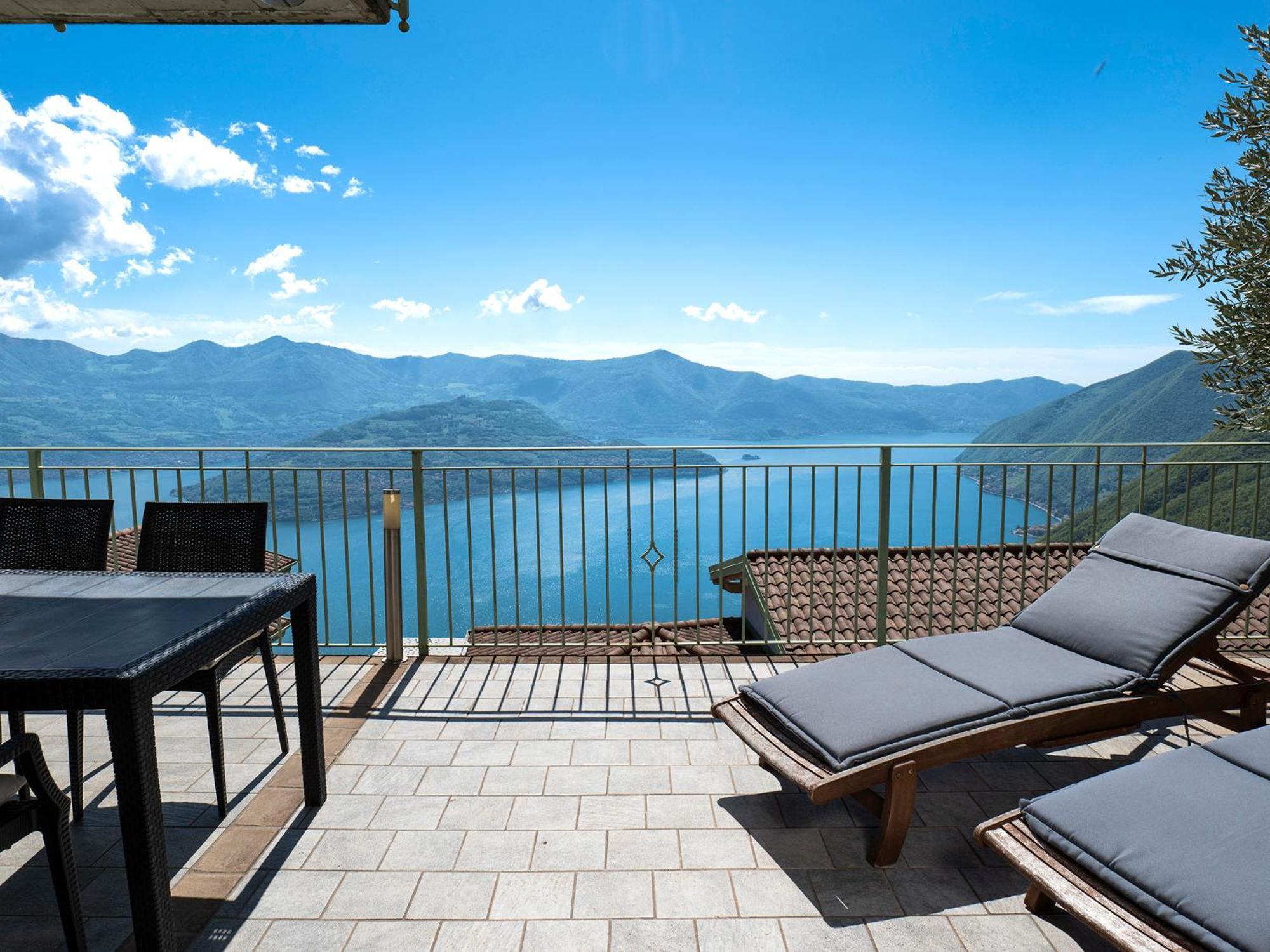 Mantegna - Garden With Lake View And Swimming Pool Parzanica Exterior foto